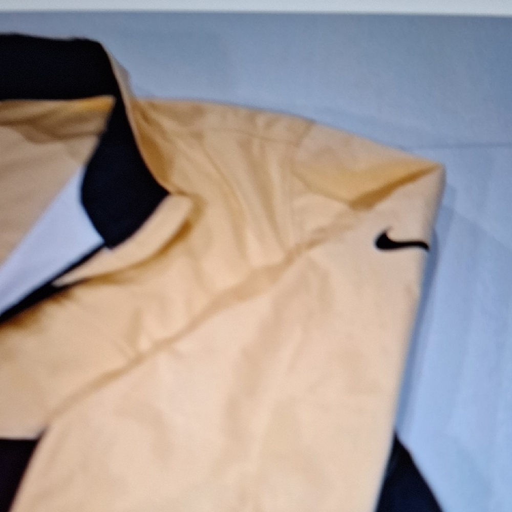 Nike Men's Yellow and Navy Windbreaker - Picture 5 of 8